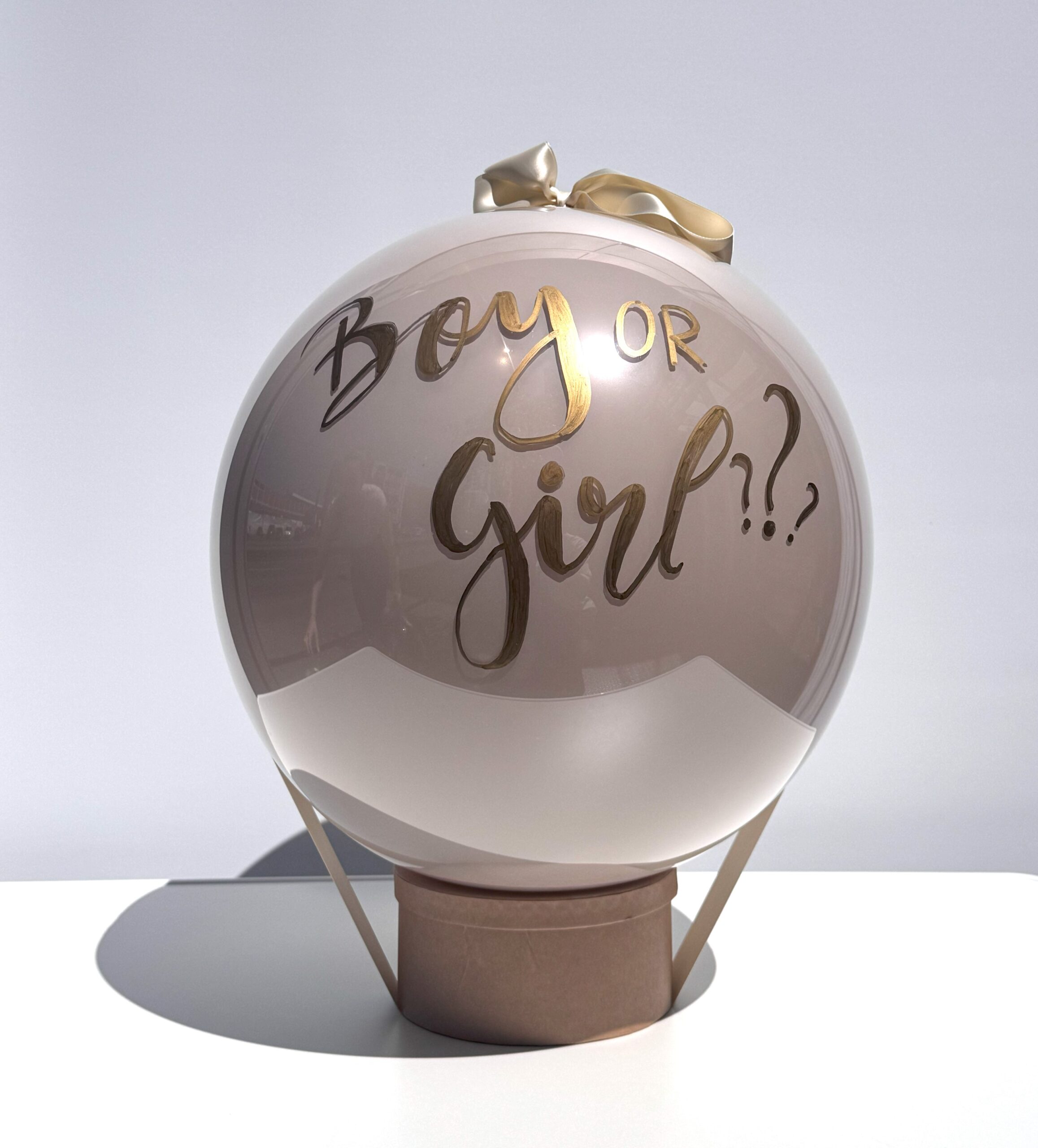 Gender Reveal Ballon auf Box – Bild 3