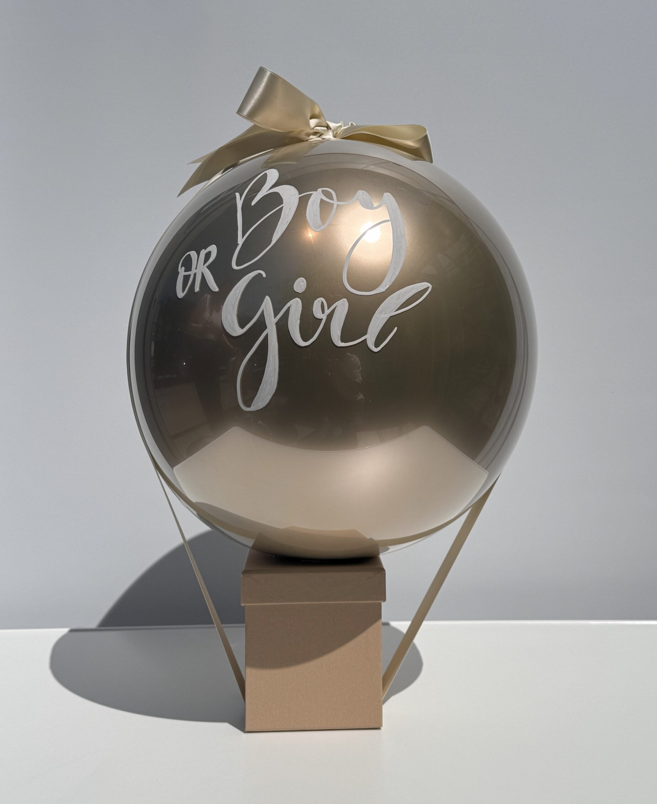 Gender Reveal Ballon auf Box – Bild 4