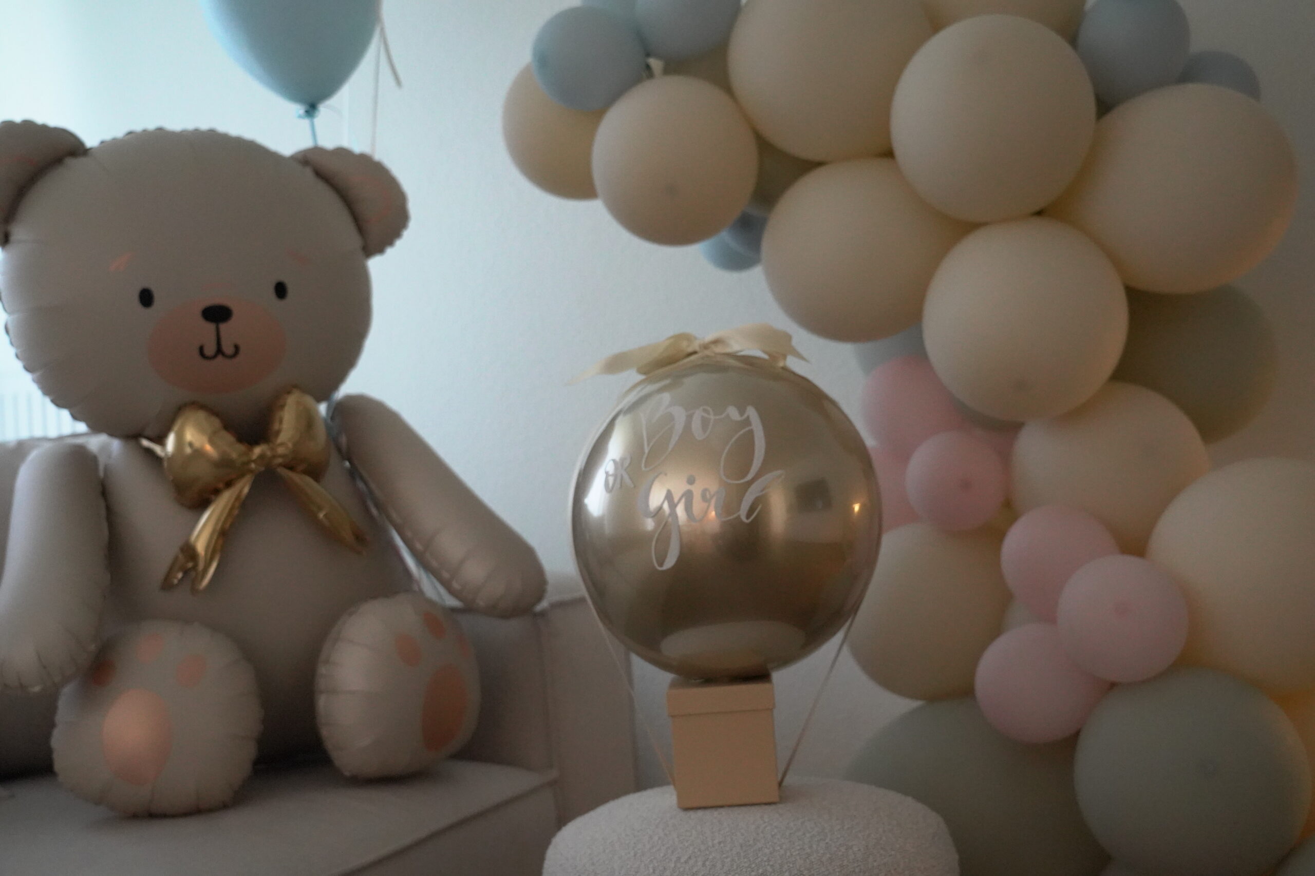 Gender Reveal Ballon auf Box – Bild 7