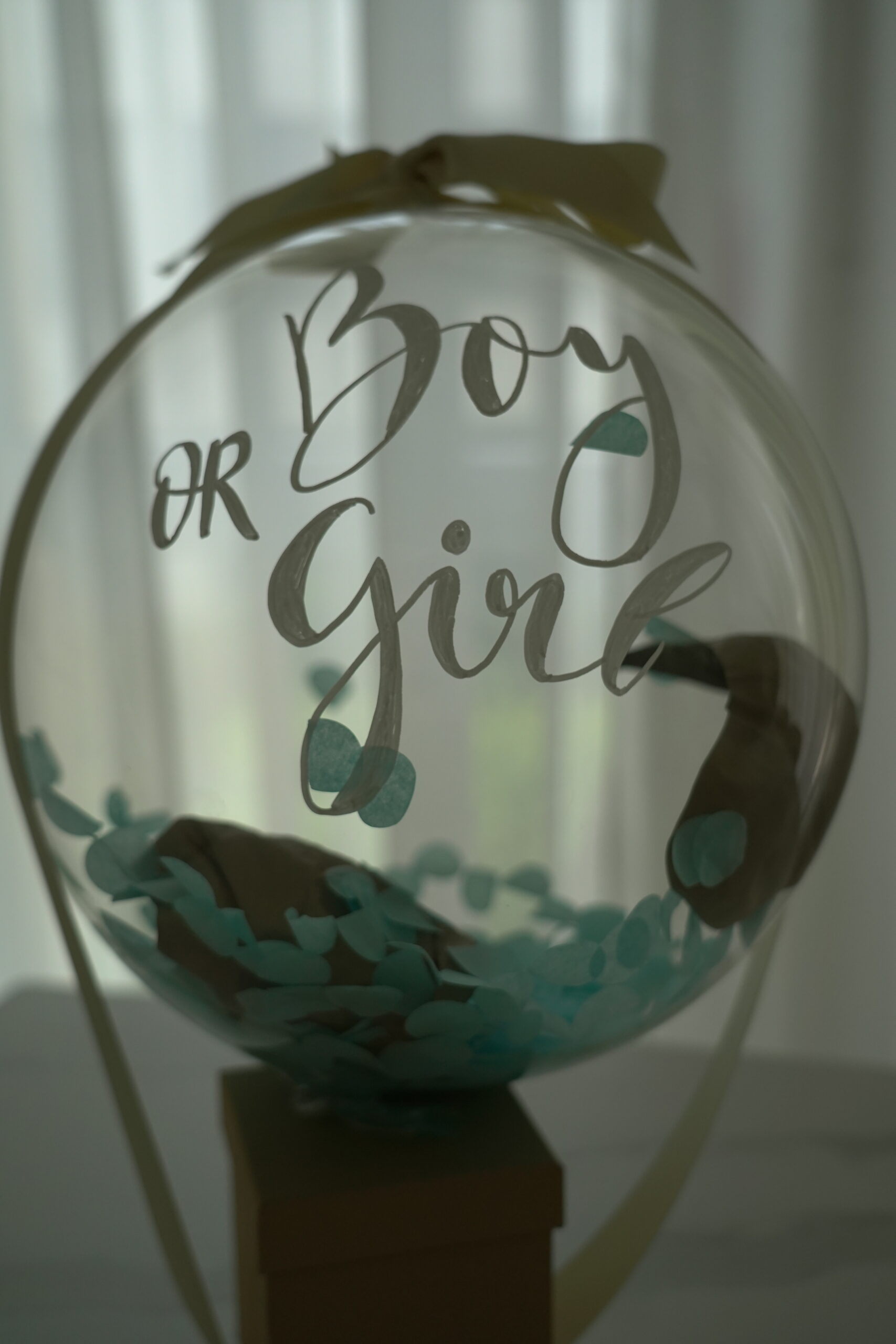 Gender Reveal Ballon auf Box – Bild 6