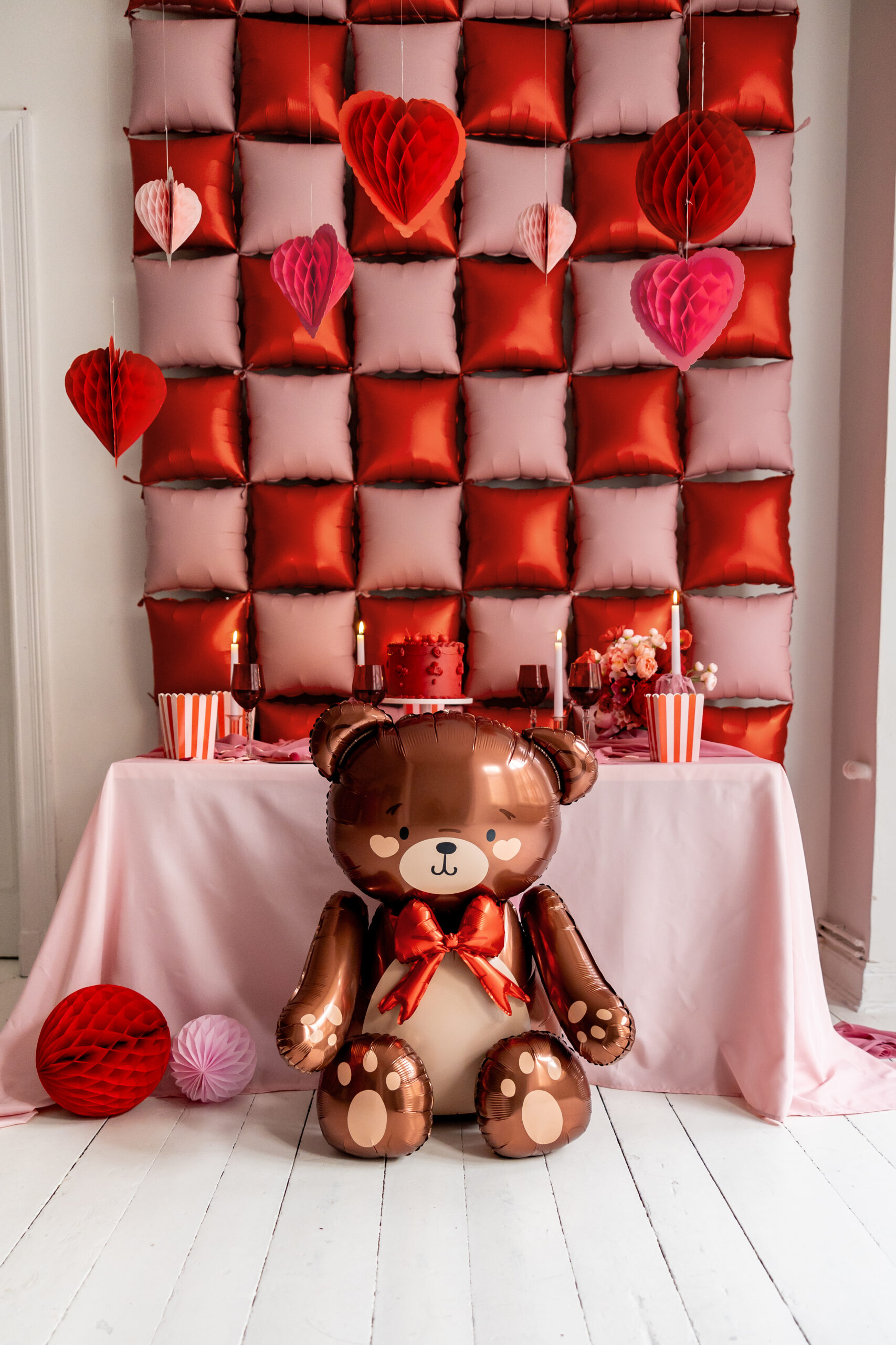 Teddy's Valentine Ballonstrauß, Befüllt zum Abholen, ca. 2 Tage haltbar – Bild 2